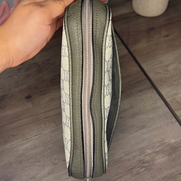 Gucci Plus Authentic Clutch/Wristlet EUC - Picture 11 of 13